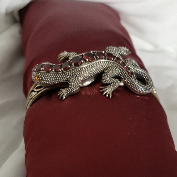 Elegant Silver and Red Lizard Bracelet - Picture 4 of 6